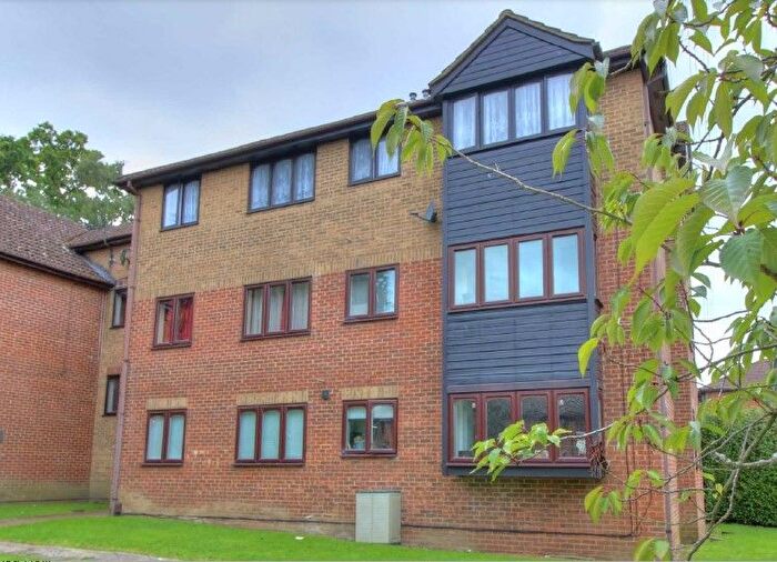 2 Bedroom Flat To Rent In Holly Lodge, Nursery Gardens, Chandler's Ford, Eastleigh, SO53