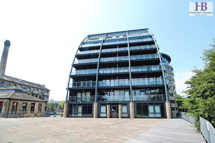 2 Bedroom Flat To Rent In Salts Mill Road, Shipley, BD17