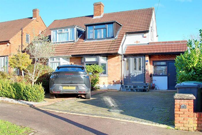 3 Bedroom Semi-detached House For Sale In Tempest Avenue, Potters Bar, EN6