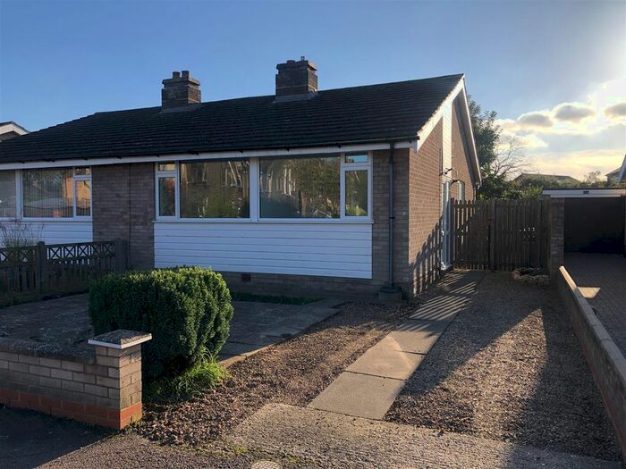 2 Bedroom Bungalow To Rent In Chapel Close, Bedford, MK41