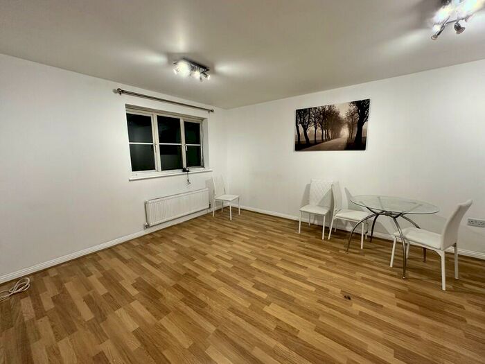 2 Bedroom Flat To Rent In Ley Street, Ilford, IG2