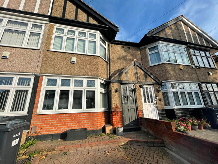 2 Bedroom Terraced House To Rent In Uplands Road, Woodford Green, IG8