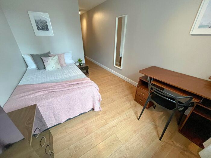 3 Bedroom Flat To Rent In Stafford Street, L3