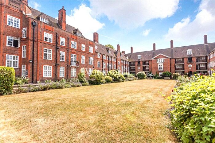 1 Bedroom Apartment For Sale In Heathcroft, Hampstead Way, London, NW11