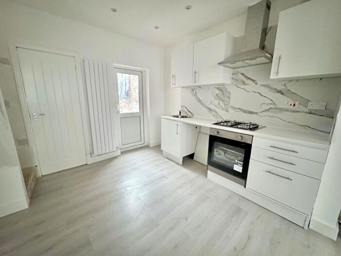 2 Bedroom House To Rent In Methuen Street, L15