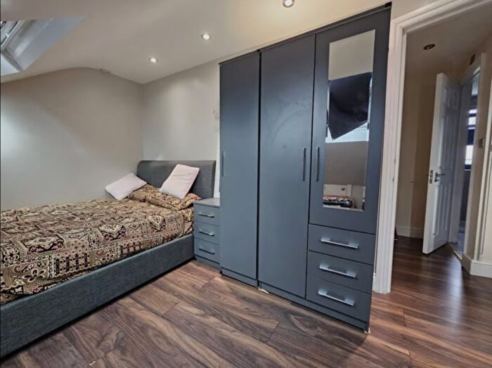 Studio To Rent In Dawlish Drive, Ilford, Essex, IG3