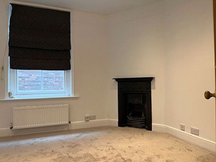 1 Bedroom Flat To Rent In Stanlake Road, London, W12
