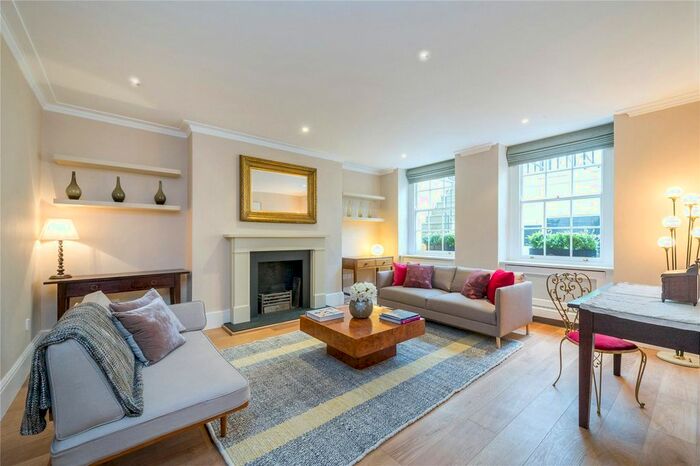 2 Bedroom Flat To Rent In Fitzroy Square, Fitzrovia, London, W1T