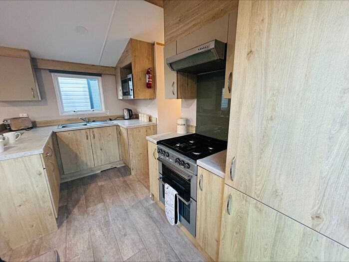2 Bedroom Mobile/park Home For Sale In Dymchurch Road, New Romney, TN28