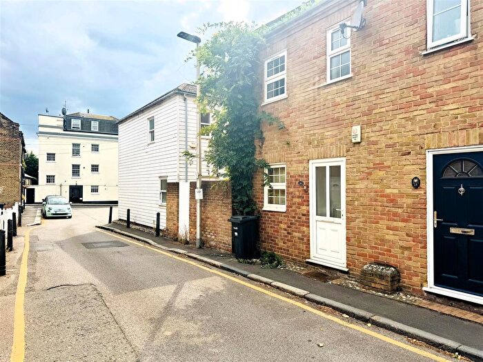 2 Bedroom Semi-Detached House To Rent In The Square, Woodford Green, IG8