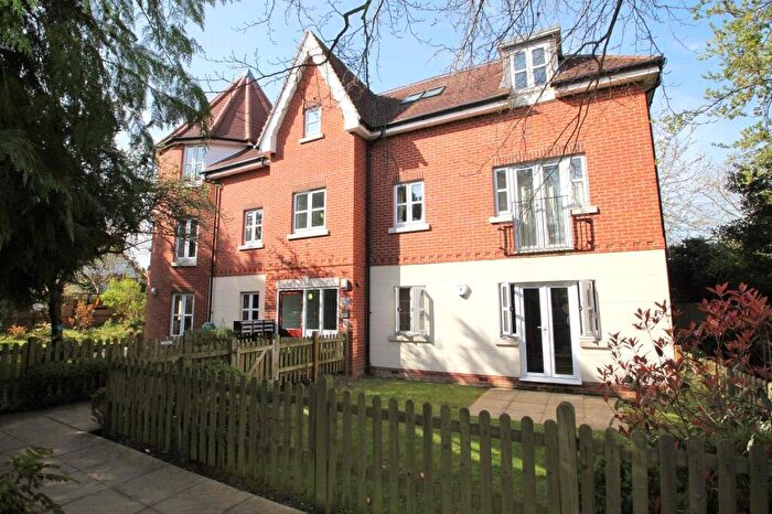 2 Bedroom Apartment For Sale In Wessex Gate, Shinfield Road, Reading, Berkshire, RG2