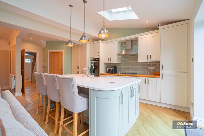 3 Bedroom Semi-Detached House For Sale In Norlands Lane, Widnes, WA8