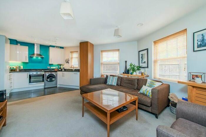 2 Bedroom Flat To Rent In Twickenham Road, Teddington, TW11