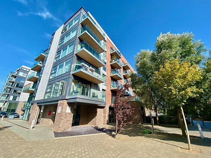 2 Bedroom Flat For Sale In East Station Road, Fletton Quays, Peterborough, PE2