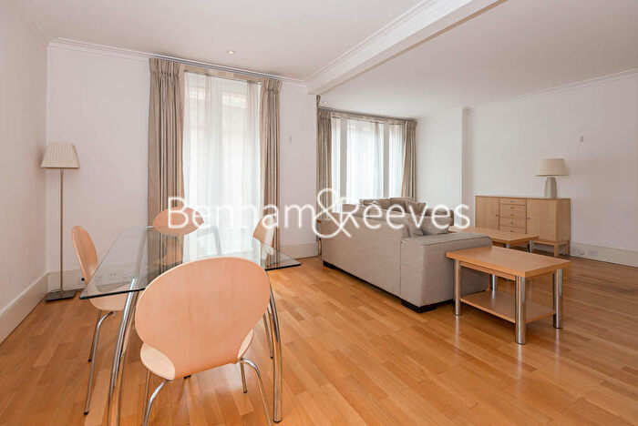 2 Bedroom Apartment To Rent In Lucas House, Kings Chelsea, SW10