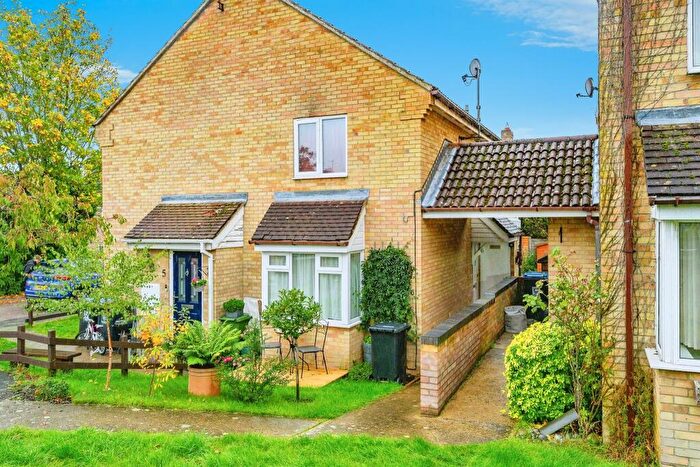 2 Bedroom Cluster House For Sale In The Lawns, Hemel Hempstead, HP1