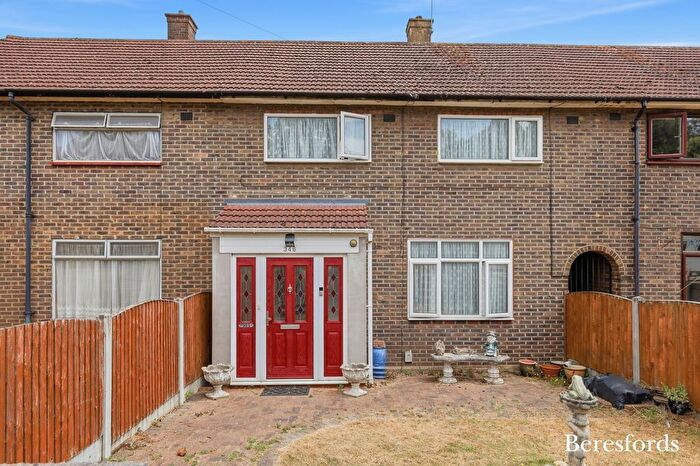 3 Bedroom Terraced House For Sale In Straight Road, Romford, RM3