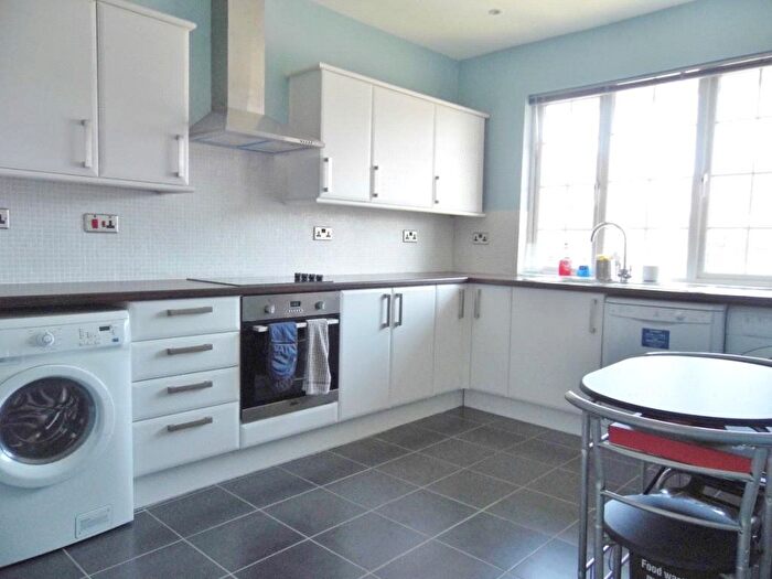 2 Bedroom Flat To Rent In Hervey Close, Finchley, London, N3