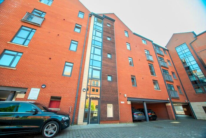 2 Bedroom Flat To Rent In High Street, Hull, East Riding Of Yorkshire, HU1