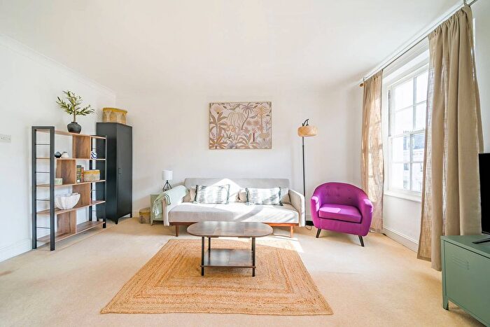 2 Bedroom Flat To Rent In Gloucester Street, Pimlico, London, SW1V