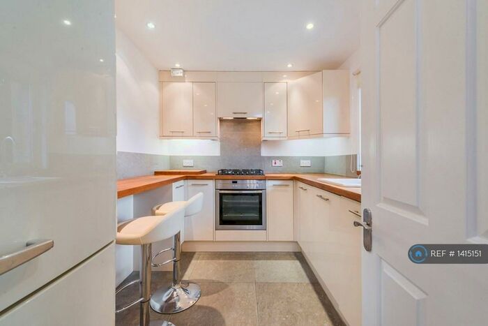 1 Bedroom Flat To Rent In Mulberry Lodge, Enfield, EN2
