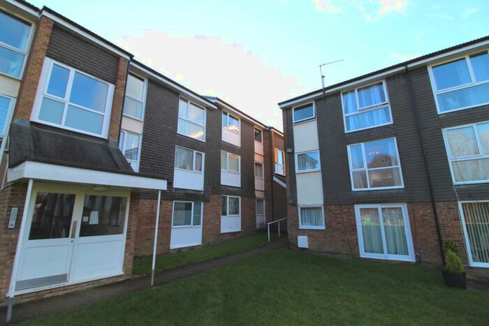 2 Bedroom Apartment To Rent In Cuffley Court, Hemel Hempstead, Hertfordshire, HP2