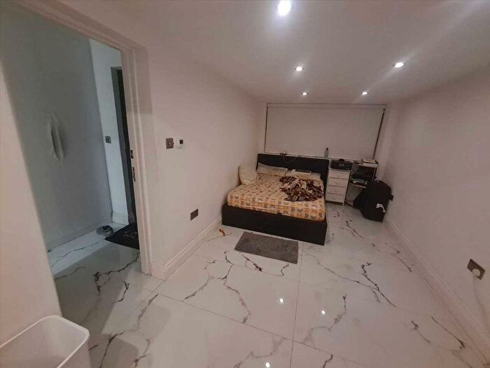 Property To Rent In Tangmere Way, Colindale, NW9