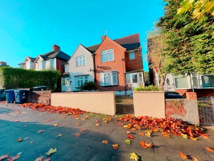 4 Bedroom Semi-Detached House To Rent In Greenford Avenue, Hanwell, W7