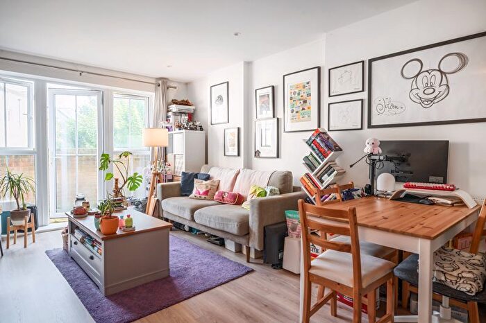 1 Bedroom Flat To Rent In Flambard Way, Godalming, GU7