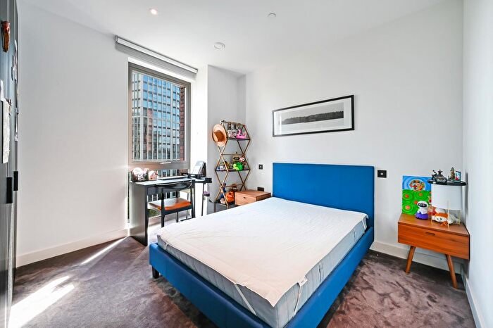2 Bedroom Flat To Rent In The Modern, Embassy Gardens, London, SW11