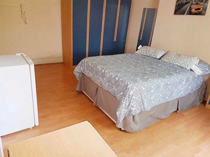 1 Bedroom Flat To Rent In Chichele Road, NW2