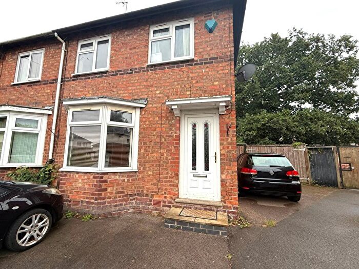 3 Bedroom Semi-Detached House To Rent In Halewood Grove, Hall Green, B28