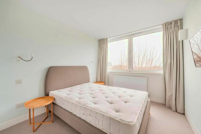 2 Bedroom Flat To Rent In Addison Road, London W14