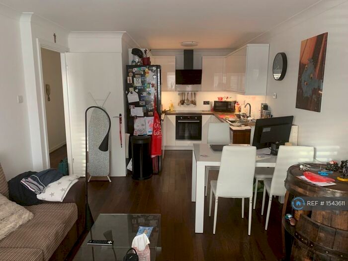 1 Bedroom Flat To Rent In Merton Court, Welling, DA16