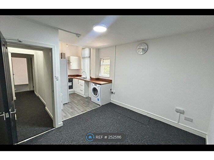 2 Bedroom Flat To Rent In Dickenson Road, Manchester, M13