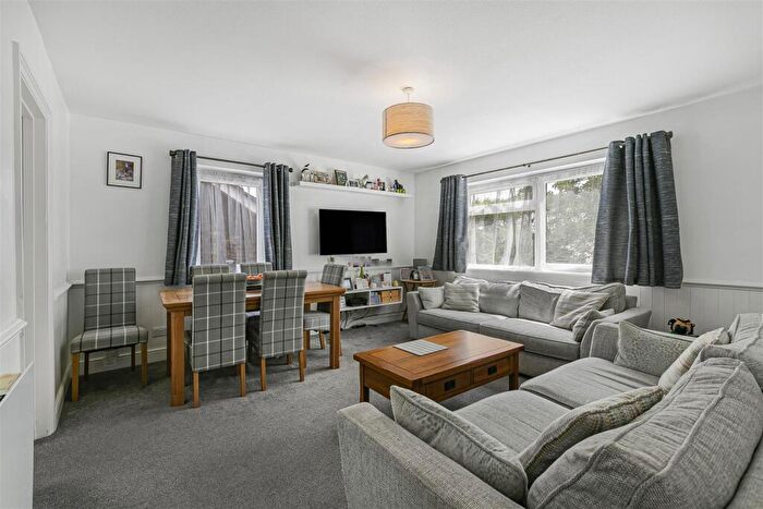 2 Bedroom Apartment For Sale In Conway Drive, Sutton, SM2