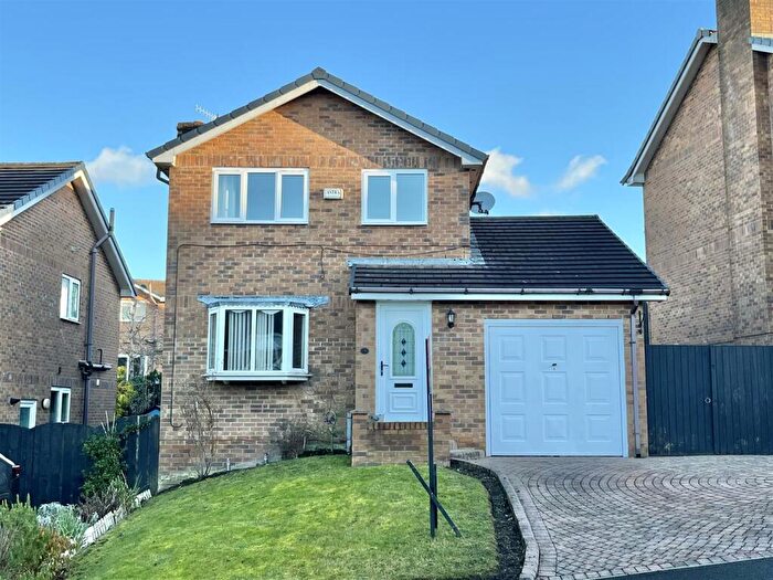 3 Bedroom Detached House For Sale In Carr Bank, Glossop, SK13