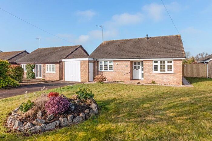 3 Bedroom Detached Bungalow For Sale In Cherrys Close, Bloxham, OX15
