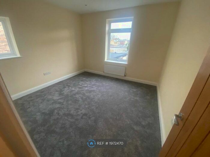 3 Bedroom Flat To Rent In Lampton Road, Hounslow, TW3
