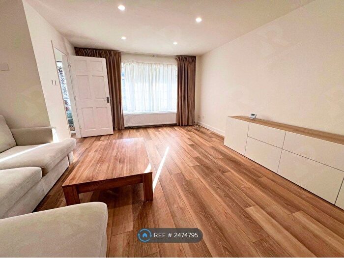 3 Bedroom Semi-Detached House To Rent In Alderney Gardens, Birmingham, B38