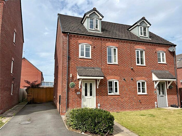 3 Bedroom Semi-Detached House For Sale In North Dene Park, Chadderton, Oldham, OL9