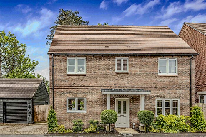 4 Bedroom Detached House For Sale In Chiltern Gardens, Woodcote, RG8