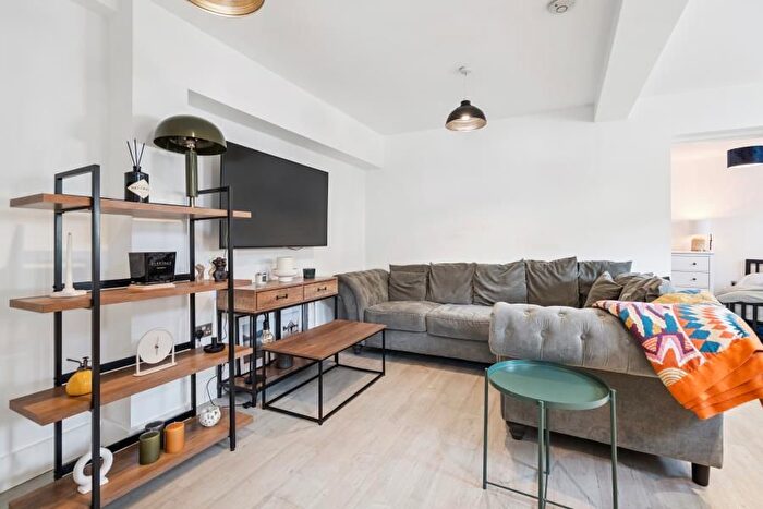 1 Bedroom Flat To Rent In Church Street, Rickmansworth, WD3