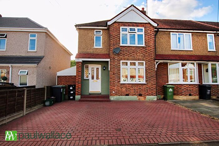3 Bedroom Terraced House For Sale In Brookfield Gardens, Cheshunt, EN8