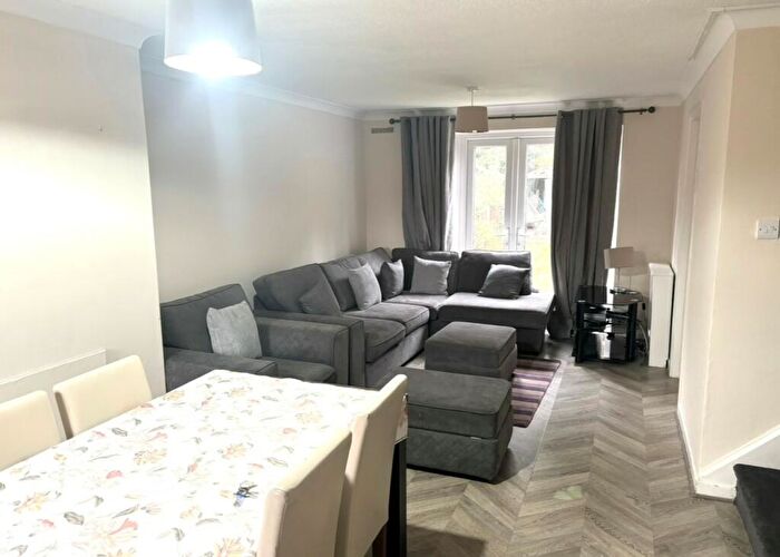 3 Bedroom House To Rent In , Woodford Green, IG8