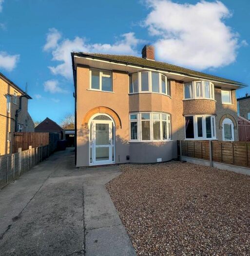 3 Bedroom Semi-Detached House To Rent In Lyndworth Close, Headington, OX3