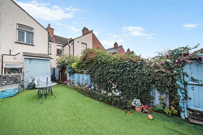 2 Bedroom Terraced House For Sale In Aurelia Road, Croydon, CR0