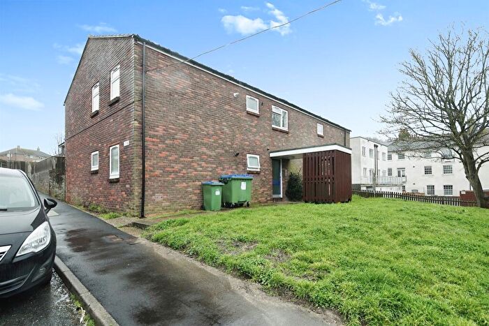 2 Bedroom Flat For Sale In Rectory Close, Newhaven, BN9