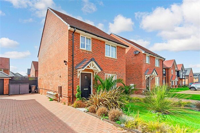 3 Bedroom Detached House For Sale In Waxwing Walk, Chichester, West Sussex, PO20