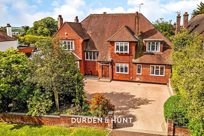 6 Bedroom Detached House For Sale In Traps Hill, Loughton, IG10